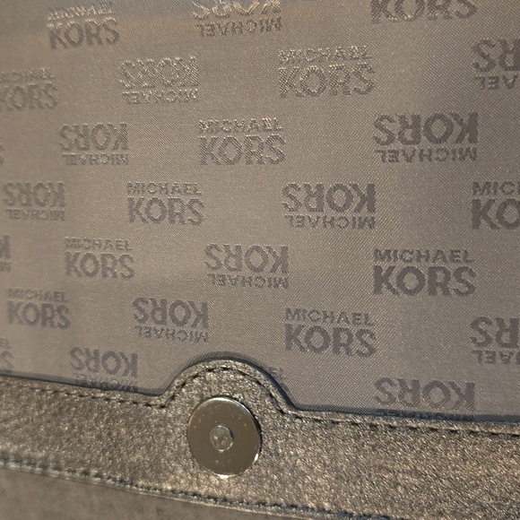 EUC Michael Kors grey envelope style clutch purse 👛 silver hardware - Picture 9 of 10